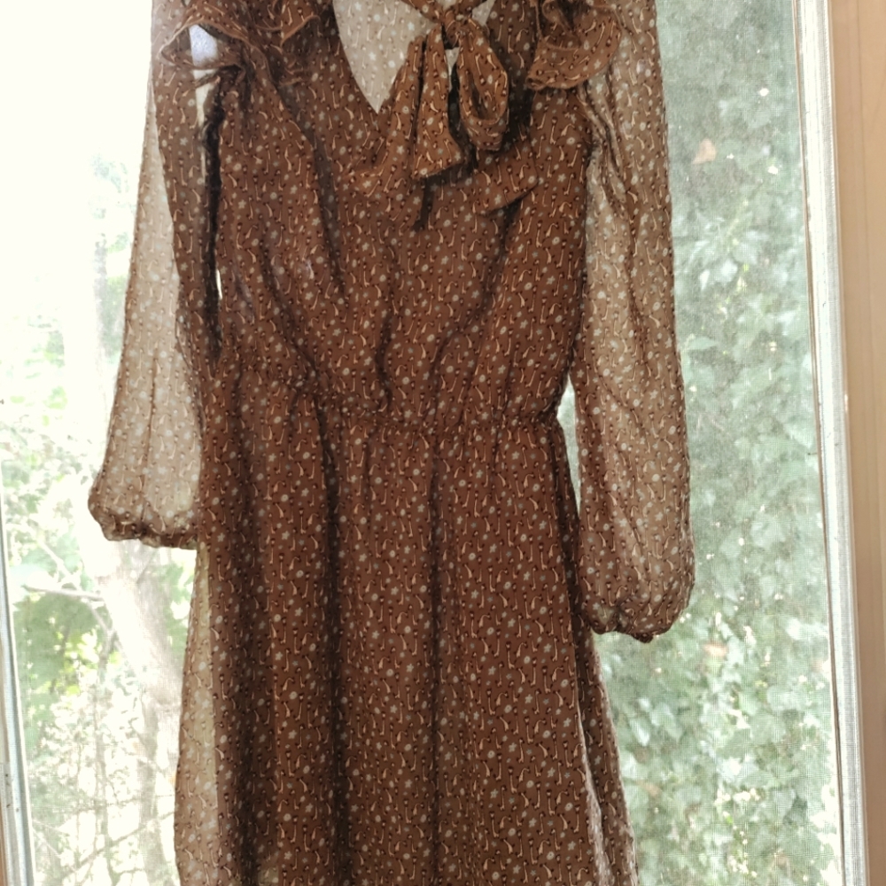 Peppermint Giraffe print dress with a collar